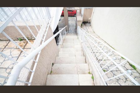 Casa para alugar com 145m², 2 quartos e 3 vagas Casa para alugar com 145m², 2 quartos e 3 vagasEscada entrada