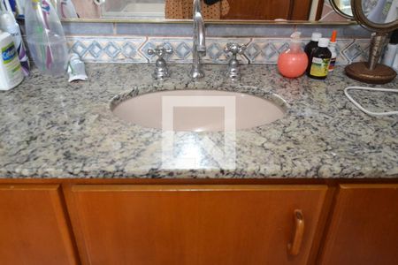 Casa de condomínio à venda com 181m², 3 quartos e 3 vagasBanheiro da Suíte