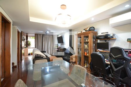 Casa de condomínio à venda com 181m², 3 quartos e 3 vagasSala Dois Ambientes