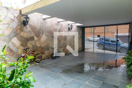 Casa à venda com 237m², 4 quartos e 2 vagas Casa à venda com 237m², 4 quartos e 2 vagasGaragem