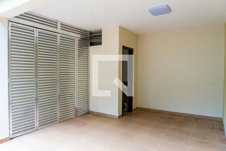 Casa à venda com 237m², 4 quartos e 2 vagas Casa à venda com 237m², 4 quartos e 2 vagasÁrea de Serviço