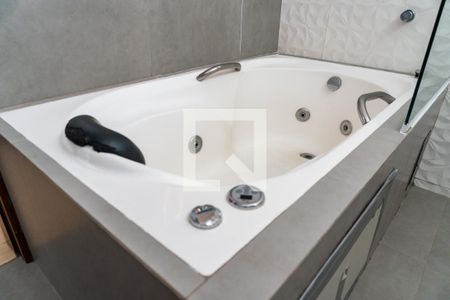 Casa à venda com 237m², 4 quartos e 2 vagas Casa à venda com 237m², 4 quartos e 2 vagasBanheiro da Suíte