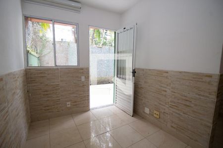 Sala de apartamento para alugar com 1 quarto, 37m² em Recreio dos Bandeirantes, Rio de Janeiro