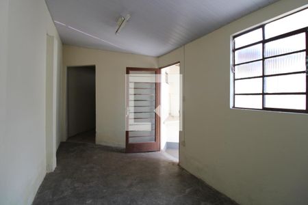 Casa à venda com 310m², 2 quartos e 2 vagasEdícula - Sala