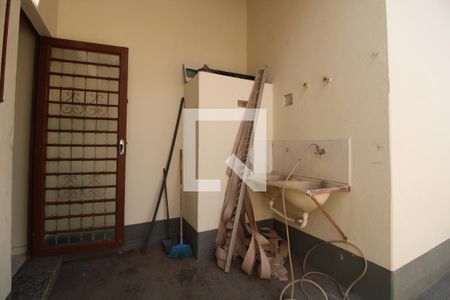 Casa à venda com 310m², 2 quartos e 2 vagasÁrea de Serviço