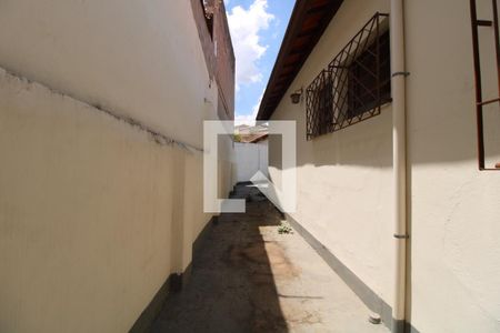 Casa à venda com 310m², 2 quartos e 2 vagasCorredor externo 2