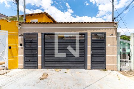 Casa à venda com 130m², 2 quartos e 1 vaga Casa à venda com 130m², 2 quartos e 1 vagaFachada