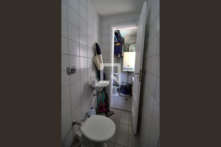 Apartamento à venda com 100m², 3 quartos e 2 vagas Apartamento à venda com 100m², 3 quartos e 2 vagasBanheiro de serviço