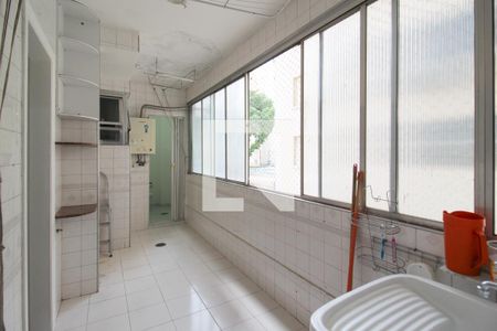 Apartamento para alugar com 147m², 3 quartos e 1 vagaÁrea de Serviço