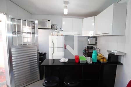 Casa à venda com 287m², 4 quartos e 2 vagasCasa 2 sala e cozinha