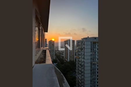Vista da sala  de apartamento para alugar com 2 quartos, 52m² em Barra da Tijuca, Rio de Janeiro