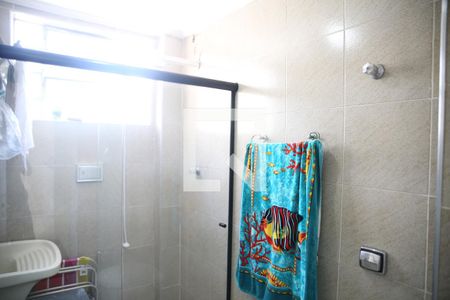 Banheiro social de apartamento para alugar com 2 quartos, 54m² em Ocian, Praia Grande