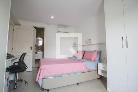 Casa à venda com 320m², 3 quartos e 4 vagas Casa à venda com 320m², 3 quartos e 4 vagasQuarto Suíte 1