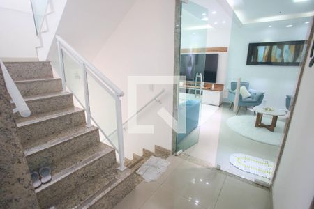 Casa à venda com 320m², 3 quartos e 4 vagas Casa à venda com 320m², 3 quartos e 4 vagasHall social