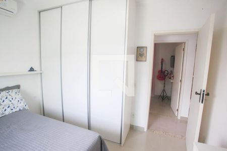 Casa à venda com 320m², 3 quartos e 4 vagas Casa à venda com 320m², 3 quartos e 4 vagasQuarto 2