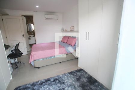 Casa à venda com 320m², 3 quartos e 4 vagas Casa à venda com 320m², 3 quartos e 4 vagasQuarto Suíte 1