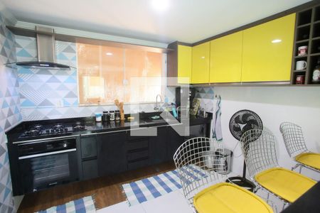 Casa à venda com 320m², 3 quartos e 4 vagas Casa à venda com 320m², 3 quartos e 4 vagasCozinha