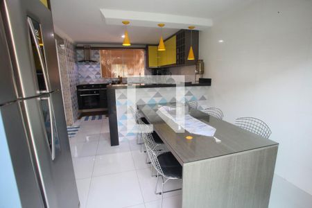 Casa à venda com 320m², 3 quartos e 4 vagas Casa à venda com 320m², 3 quartos e 4 vagasCozinha