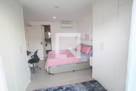 Casa à venda com 320m², 3 quartos e 4 vagas Casa à venda com 320m², 3 quartos e 4 vagasQuarto Suíte 1