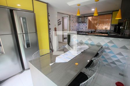 Casa à venda com 320m², 3 quartos e 4 vagas Casa à venda com 320m², 3 quartos e 4 vagasCozinha