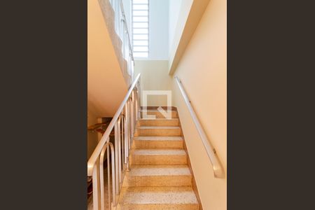 Casa à venda com 400m², 6 quartos e 3 vagasEscadas Casa 2