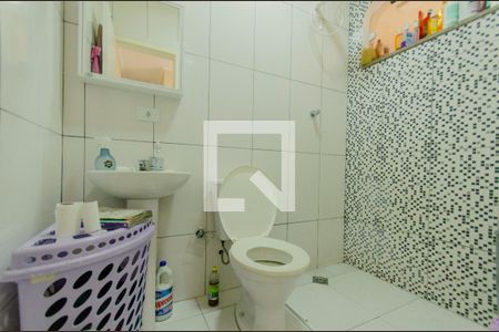 Casa à venda com 70m², 2 quartos e sem vaga Casa à venda com 70m², 2 quartos e sem vagaBanheiro