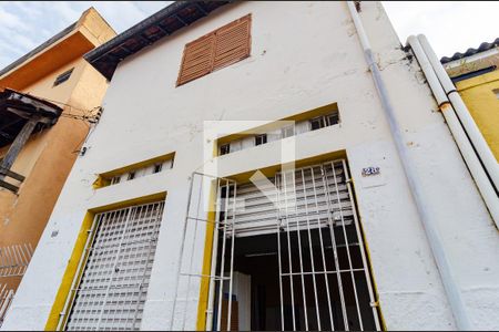 Casa para alugar com 110m², 2 quartos e 2 vagasFachada