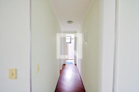 Corredor de apartamento para alugar com 2 quartos, 57m² em Jardim Henriqueta, Taboão da Serra
