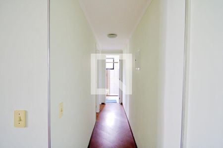 Corredor de apartamento à venda com 2 quartos, 57m² em Jardim Henriqueta, Taboão da Serra