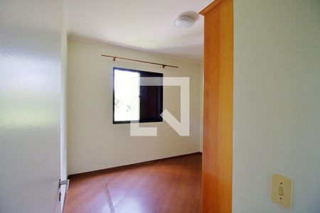 Quarto 1 de apartamento para alugar com 2 quartos, 57m² em Jardim Henriqueta, Taboão da Serra