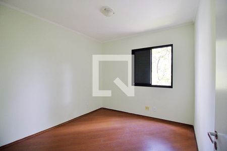Quarto 2 de apartamento para alugar com 2 quartos, 57m² em Jardim Henriqueta, Taboão da Serra