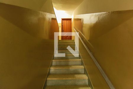 Apartamento à venda com 87m², 2 quartos e sem vagaEscada