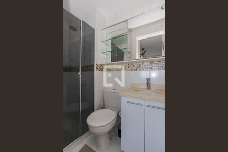 Quarto Suíte - Banheiro  de apartamento para alugar com 2 quartos, 51m² em São Sebastião, Porto Alegre