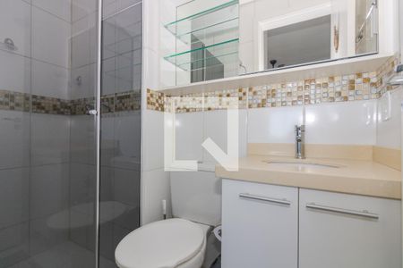 Quarto Suíte - Banheiro  de apartamento para alugar com 2 quartos, 51m² em São Sebastião, Porto Alegre