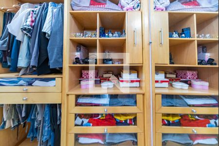 Casa de condomínio à venda com 119m², 2 quartos e 2 vagasCloset do Quarto1