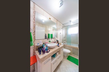 Casa de condomínio à venda com 119m², 2 quartos e 2 vagasBanheiro do Quarto 1