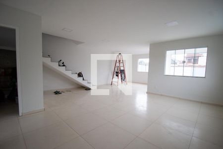 Sala de casa à venda com 3 quartos, 156m² em Vargem Pequena, Rio de Janeiro