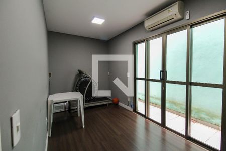 Casa à venda com 300m², 7 quartos e 4 vagas Casa à venda com 300m², 7 quartos e 4 vagasQuarto 3