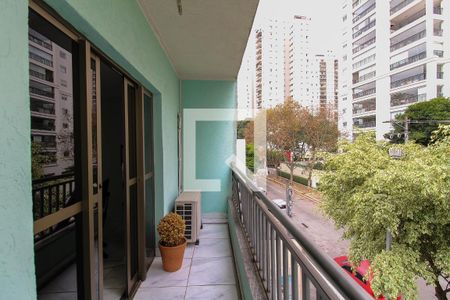 Casa à venda com 300m², 7 quartos e 4 vagas Casa à venda com 300m², 7 quartos e 4 vagasVaranda da Suíte 2