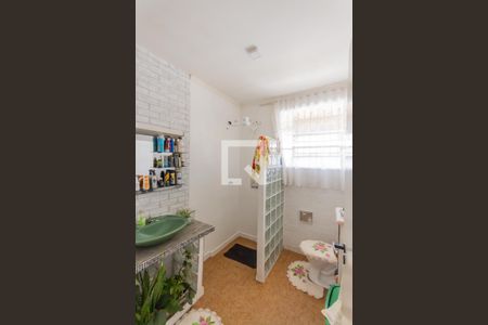 Casa à venda com 240m², 2 quartos e 1 vagaBanheiro