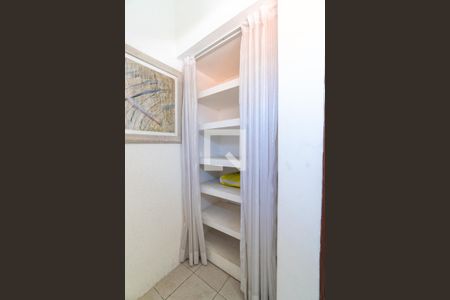 Casa à venda com 80m², 2 quartos e sem vagaCorredor Detalhe