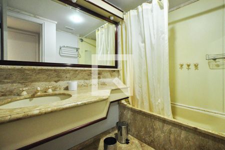 Banheiro de apartamento para alugar com 1 quarto, 35m² em Jardim Paulista, São Paulo