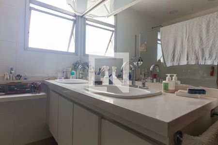Apartamento à venda com 200m², 4 quartos e 2 vagasBanheiro da Suíte