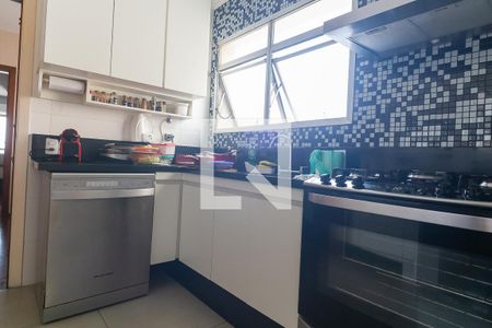 Apartamento à venda com 200m², 4 quartos e 2 vagasCozinha