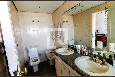 Apartamento à venda com 202m², 4 quartos e 3 vagas Apartamento à venda com 202m², 4 quartos e 3 vagasBanheiro da Suíte 2