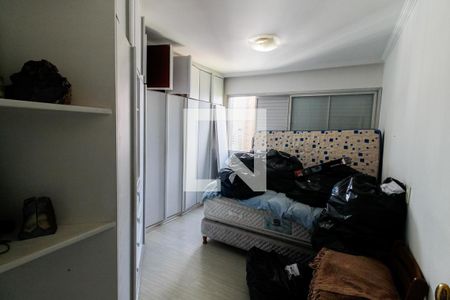 Apartamento à venda com 202m², 4 quartos e 3 vagas Apartamento à venda com 202m², 4 quartos e 3 vagasQuarto 1 - Armários