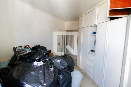 Apartamento à venda com 202m², 4 quartos e 3 vagas Apartamento à venda com 202m², 4 quartos e 3 vagasQuarto 1 - Armários