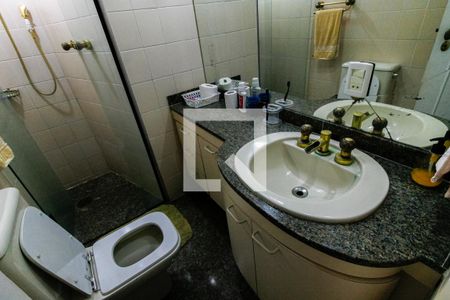 Apartamento à venda com 202m², 4 quartos e 3 vagas Apartamento à venda com 202m², 4 quartos e 3 vagasBanheiro 1