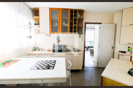 Apartamento à venda com 202m², 4 quartos e 3 vagas Apartamento à venda com 202m², 4 quartos e 3 vagasCopa