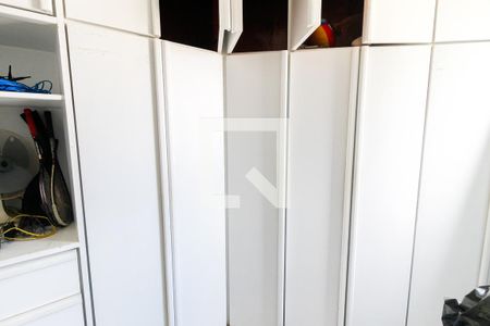 Apartamento à venda com 202m², 4 quartos e 3 vagas Apartamento à venda com 202m², 4 quartos e 3 vagasQuarto 1 - Armários